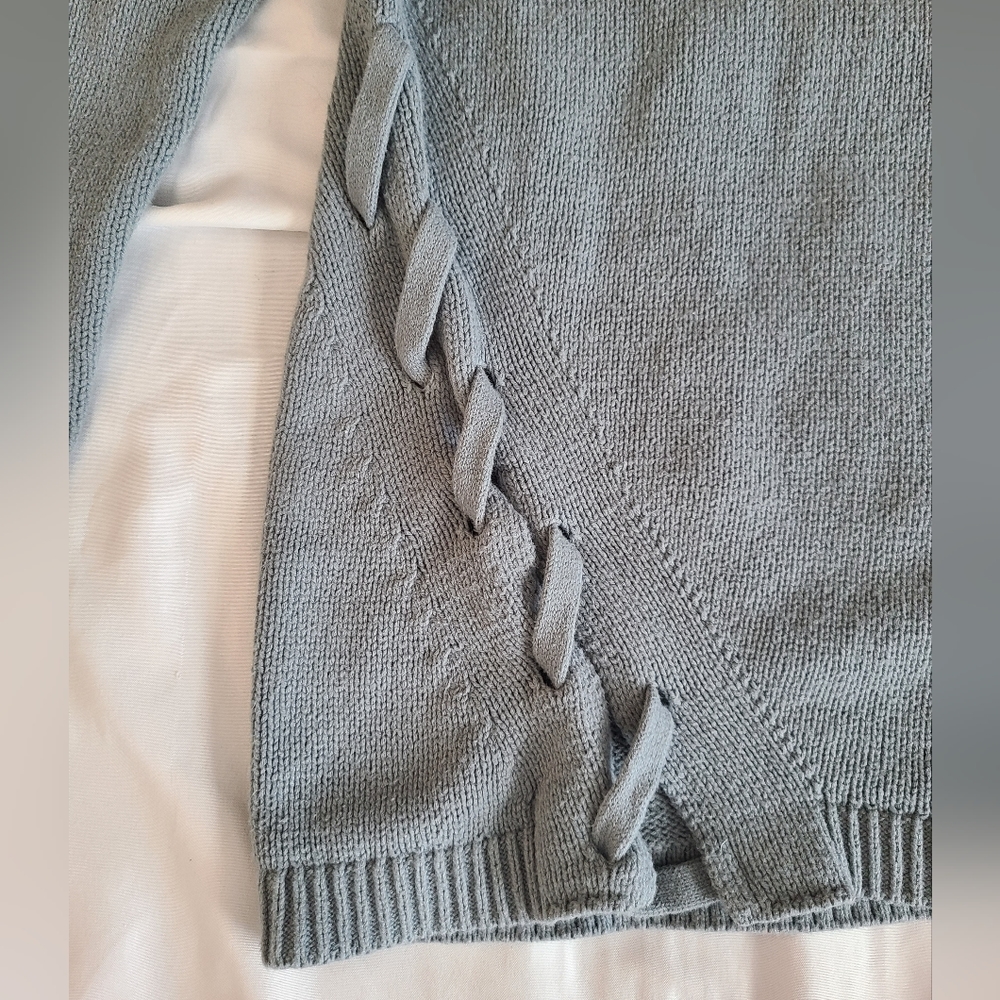 Rock & Republic size medium blue sweater